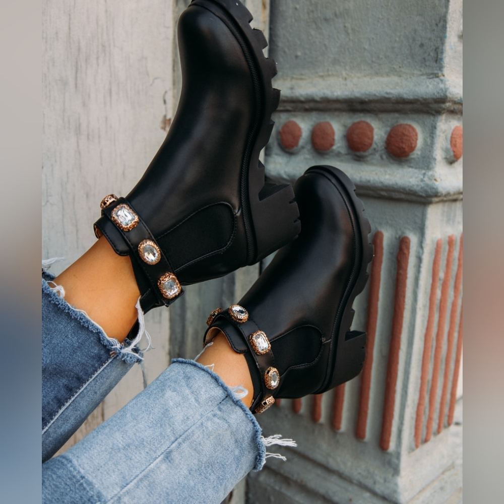 Madden Amulet Boots Gem